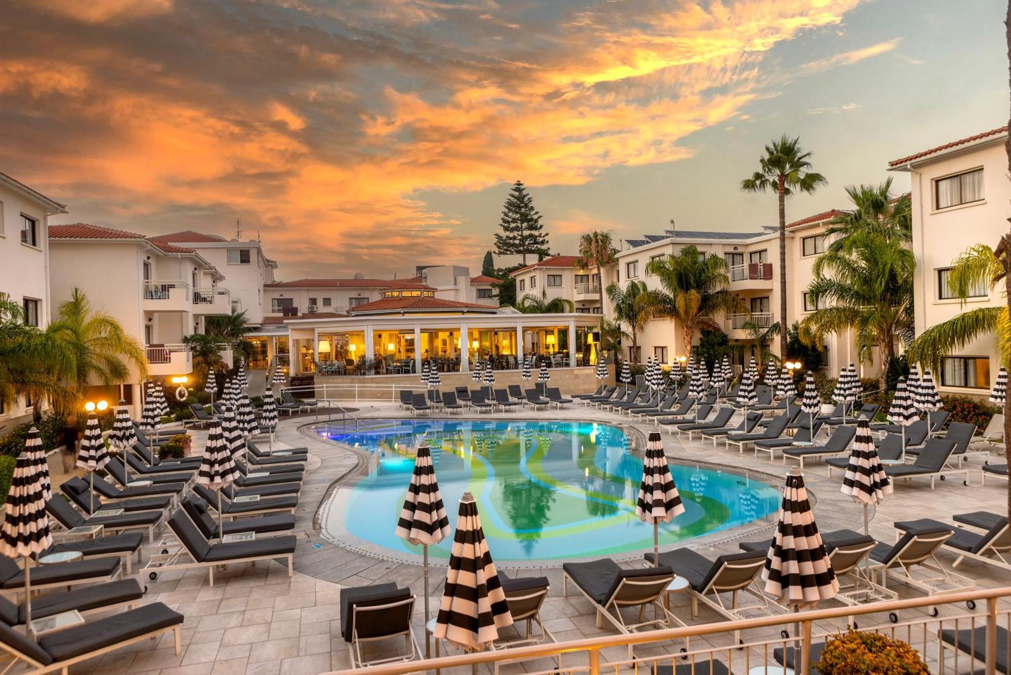 King Jason Paphos - Designed For Adults By Louis Hotels Dış mekan fotoğraf