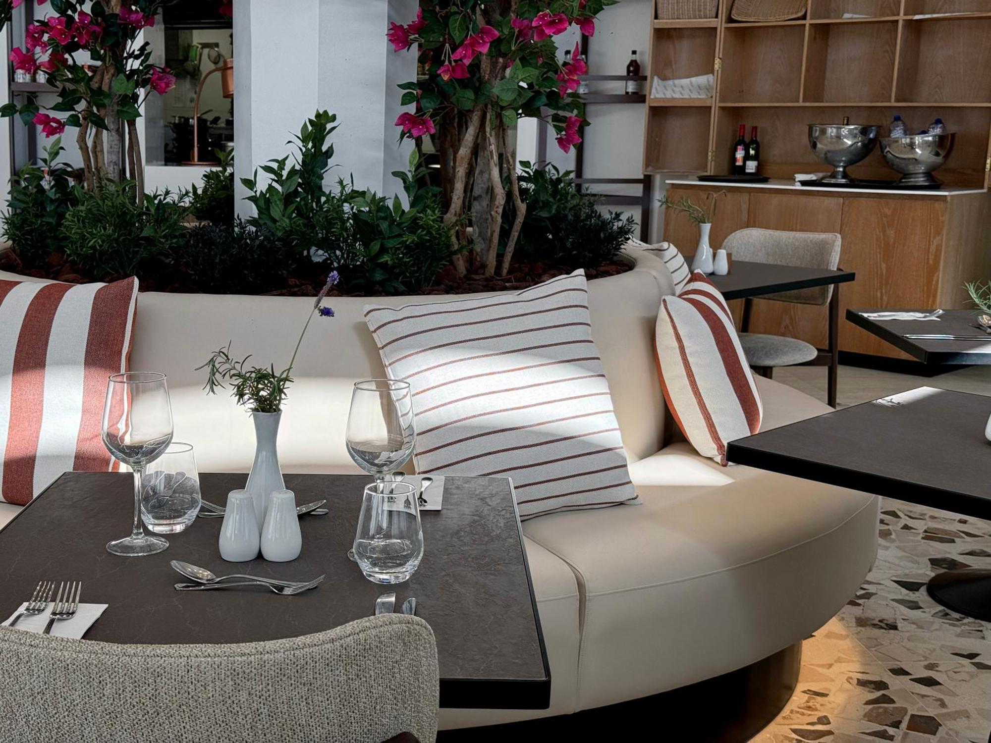 King Jason Paphos - Designed For Adults By Louis Hotels Dış mekan fotoğraf