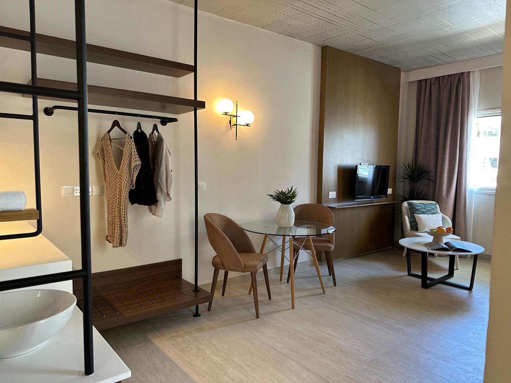 King Jason Paphos - Designed For Adults By Louis Hotels Dış mekan fotoğraf